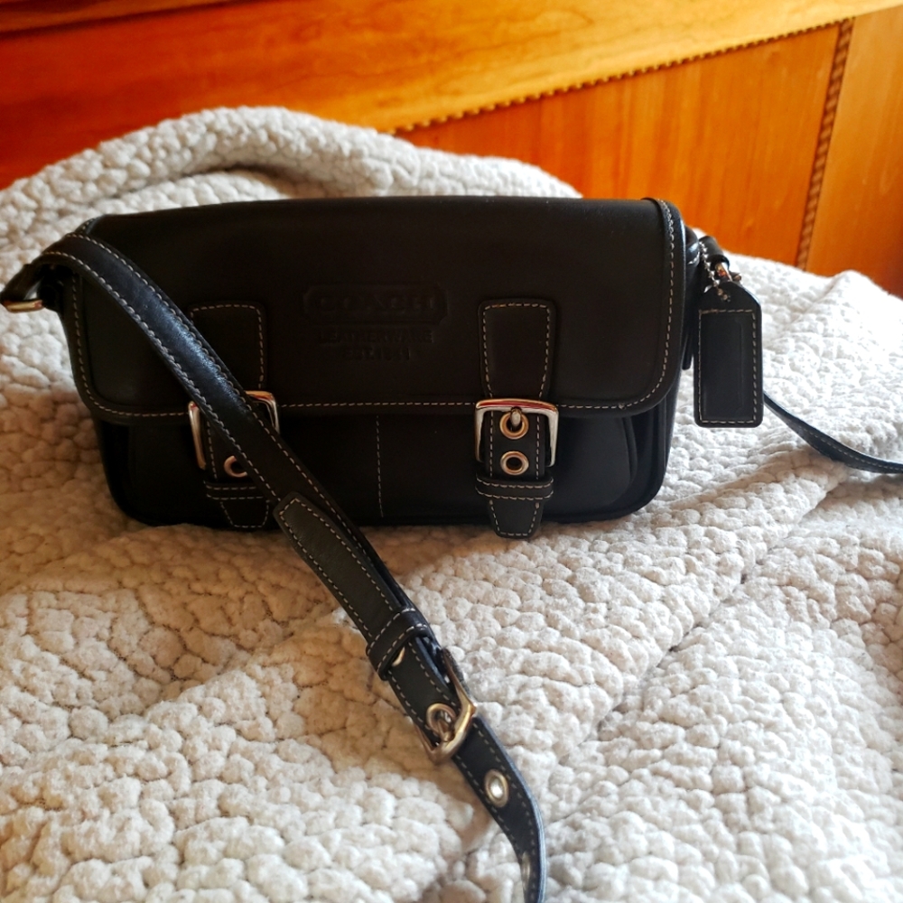 Coach, small,black leather purse EUC